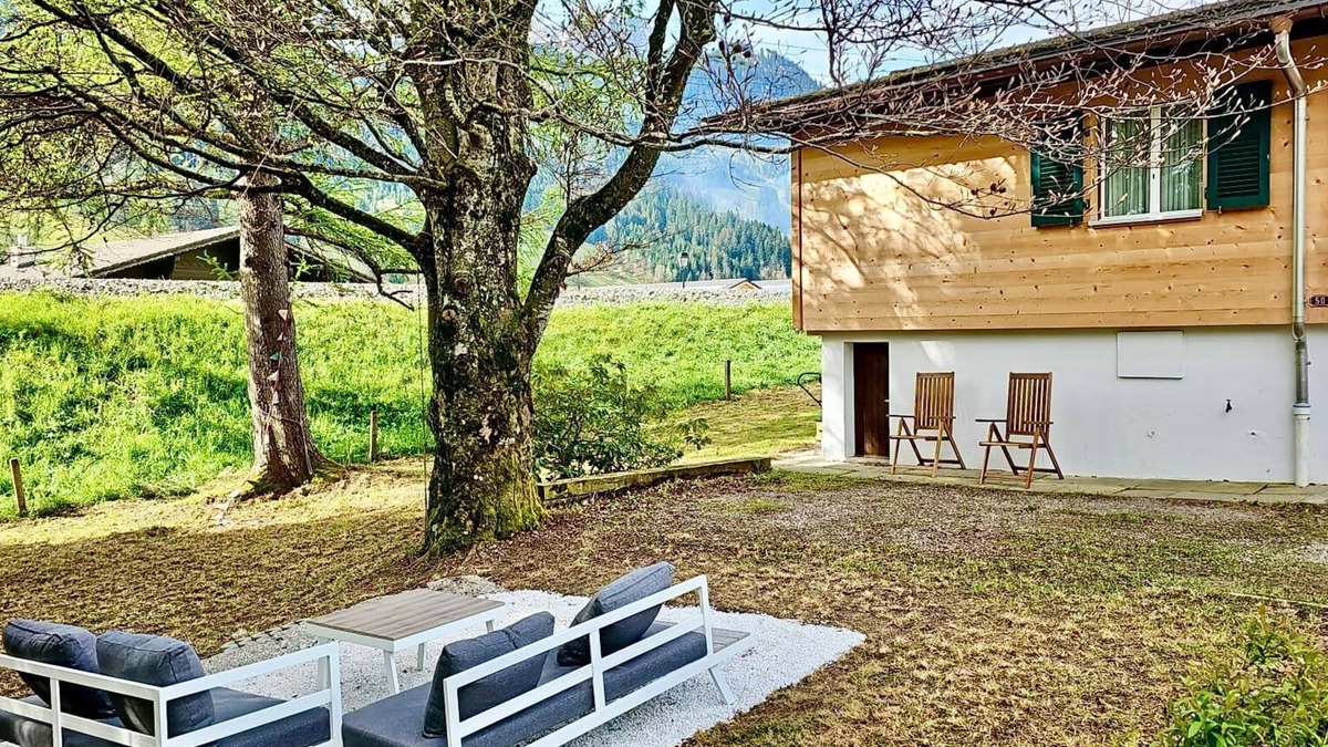 Rougemont Ski Chalet | Le Petite Chalet Summ