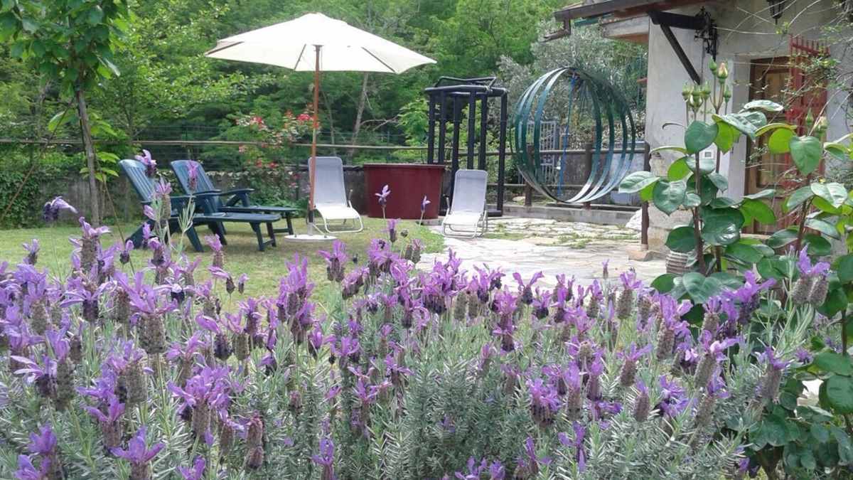 Buti House | Le Poiane farmhouse with large garden in Tuscany