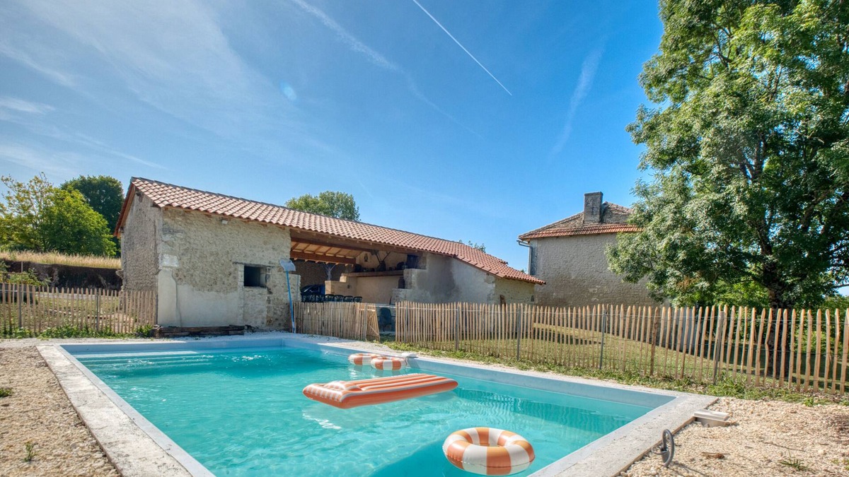 Allemans House | Le Poirier Dordogne – 15 guests, private pool, terrace, charming large gîte in peaceful setting