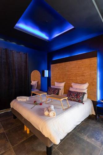 Cournon-dʼAuvergne Apartment | Le Pont des Amoureux Jacuzzi Wifi