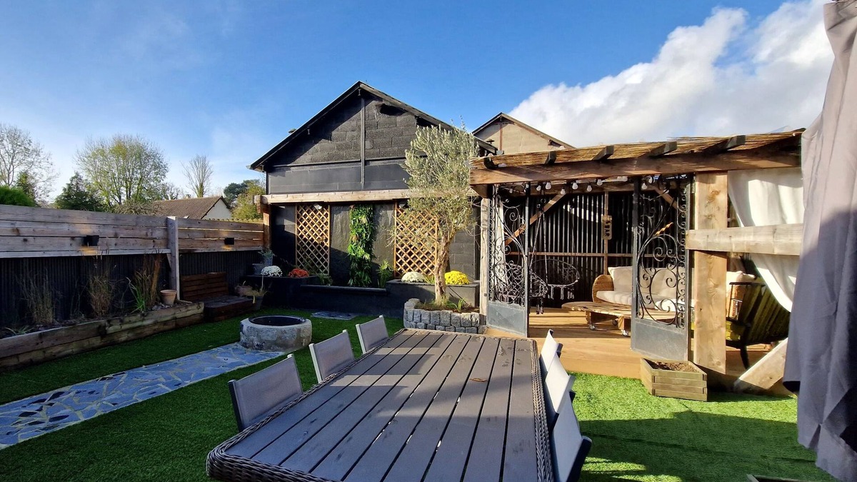 Saint-Philbert-sur-Risle House | Le Pont Joly