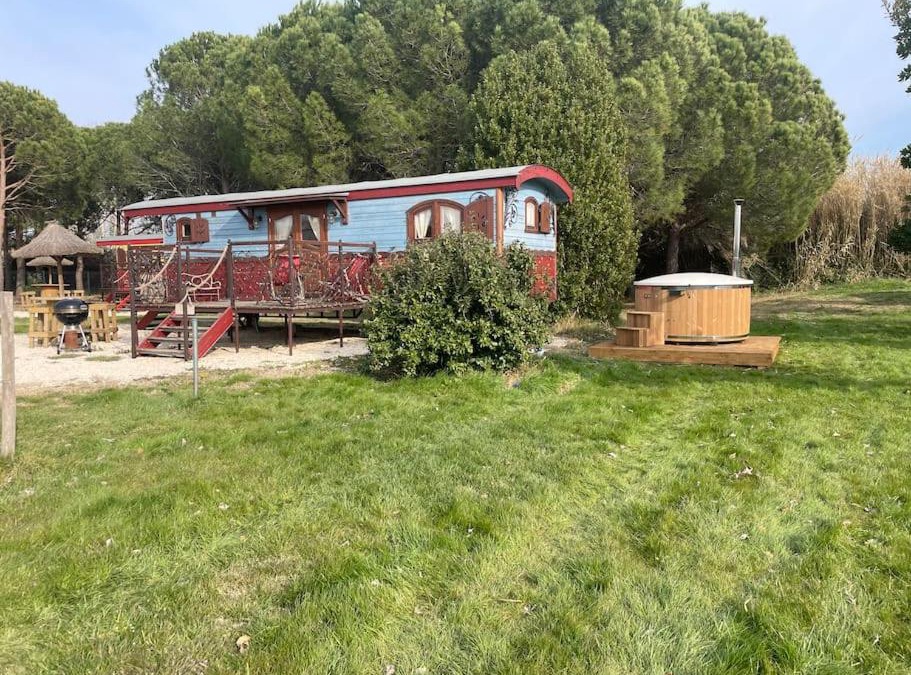 Saint-Gilles House | Le Pont Rouge Roulotte