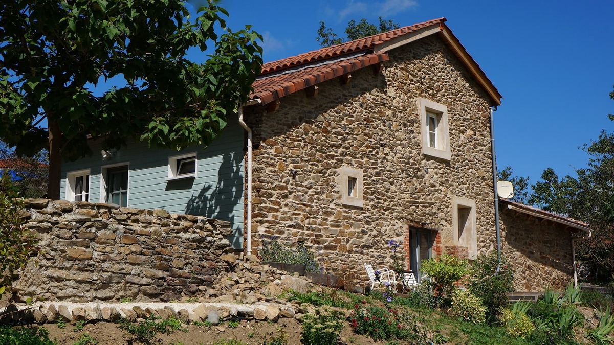 Blesle Cottage | Le Poulailler is a comfortable, well equipped and sunny holiday home