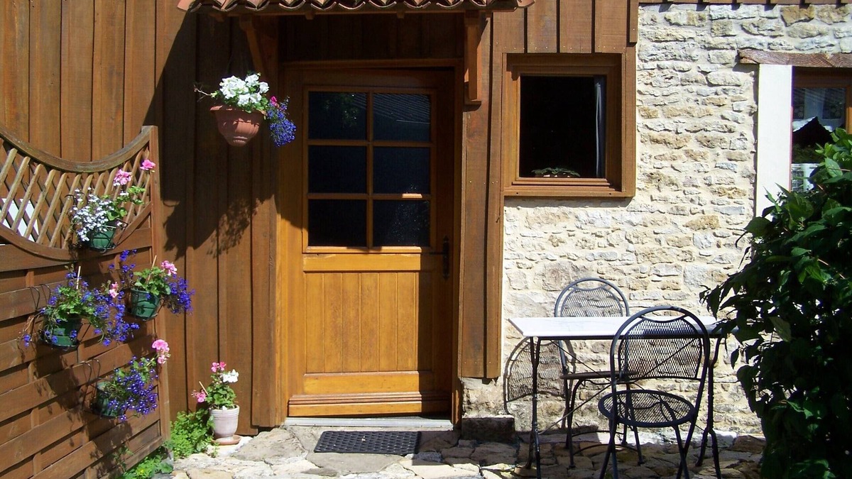 Bazoges-en-Pareds Apartment | Le Pressoir de la Rousselière