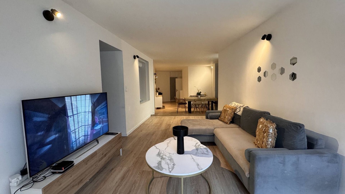 Ecommoy Apartment | Le Repère des Pilotes - Gare - 11 p - Rêve au Mans