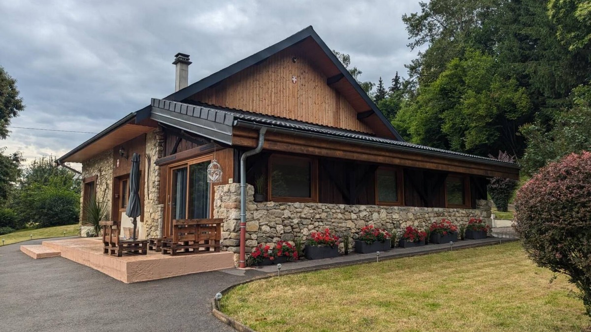 Attignat-Oncin House | LE RUE DES GRANDS CHAMPS