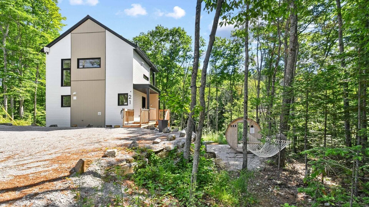 Sainte-Beatrix Ski Chalet | Le Sören - Sauna, Terrace, Fireplace & River