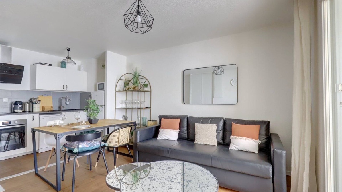 Lalande-Grand Selve Apartment | Le Sahel ~ Parking ~ Patio