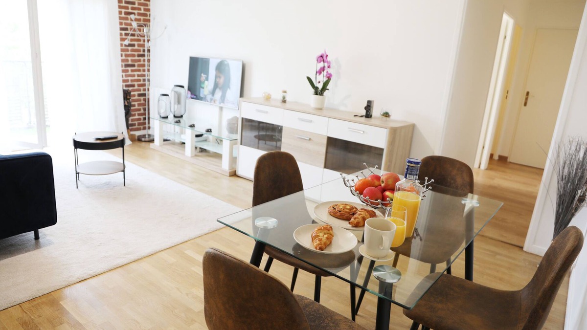 Saint-Cyr-l'Ecole Apartment | Le Saint Cyrien, 5km from Versailles and 25km from Paris, for Family & Business