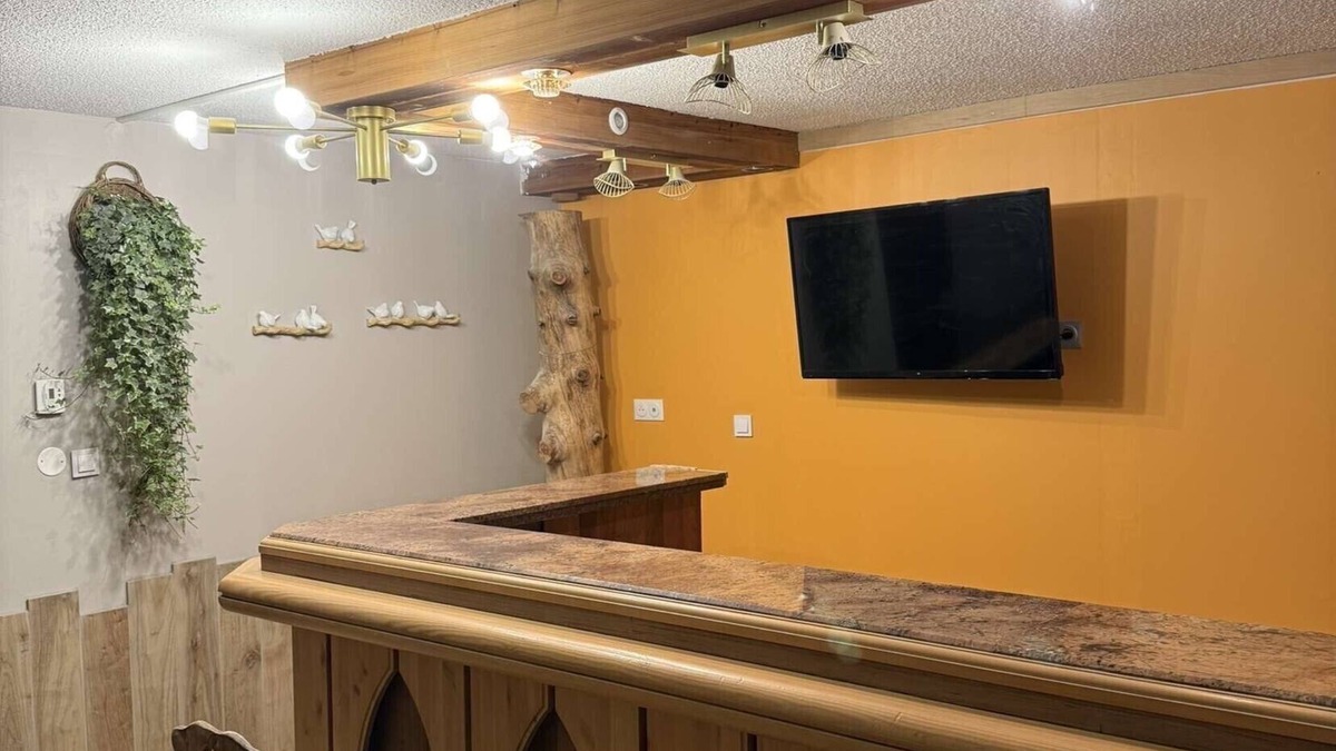 Hirmentaz Apartment | Le Savoyard - Bar & Jacuzzi