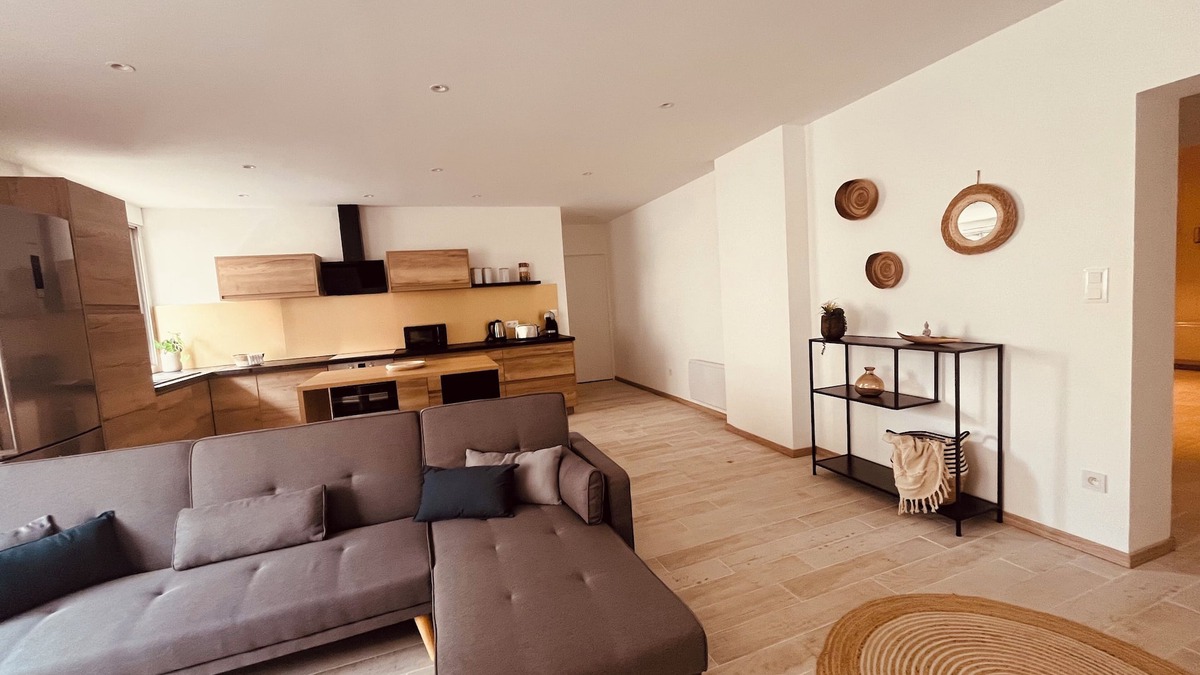 Costieres Apartment | Le serenity: spacious P4/115m2 + parking lot