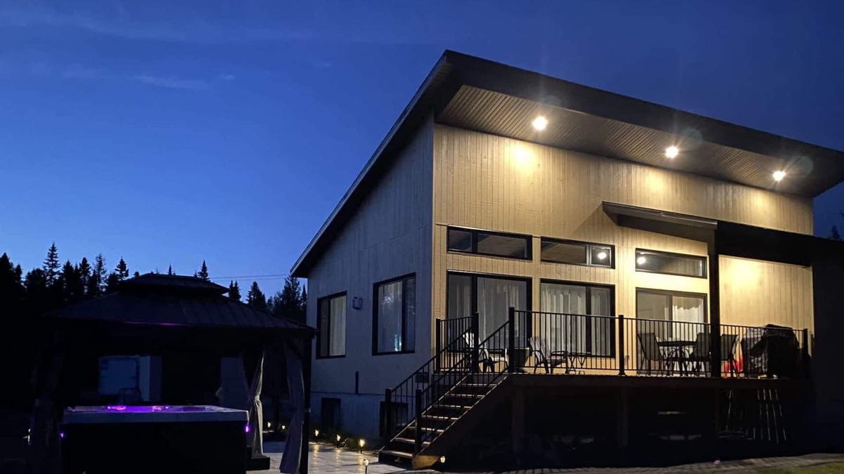 Shannon Ski Chalet | Le Skadi, private spa-Shannon