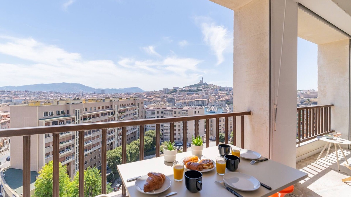 Hotel-de-Ville Apartment | Le Skyline - Apt climatisé avec terrasse et vue sur Marseille