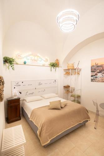 Giovinazzo House | Le Stanze di Maria-Ingresso Autonomo Maria's Rooms-Indipendent Entrance