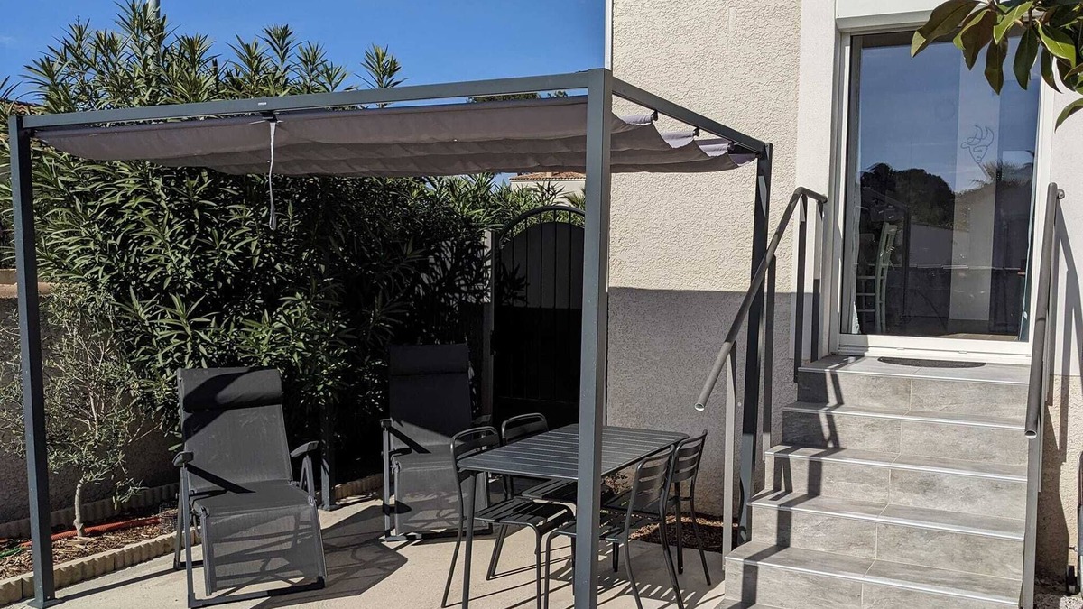 Balaruc-les-Bains House | Le Stud'Thau Balaruc, Charming Cocoon (outside & parking)