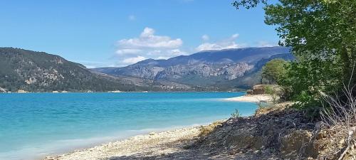 Les Salles-sur-Verdon Apartment | le studio du lac