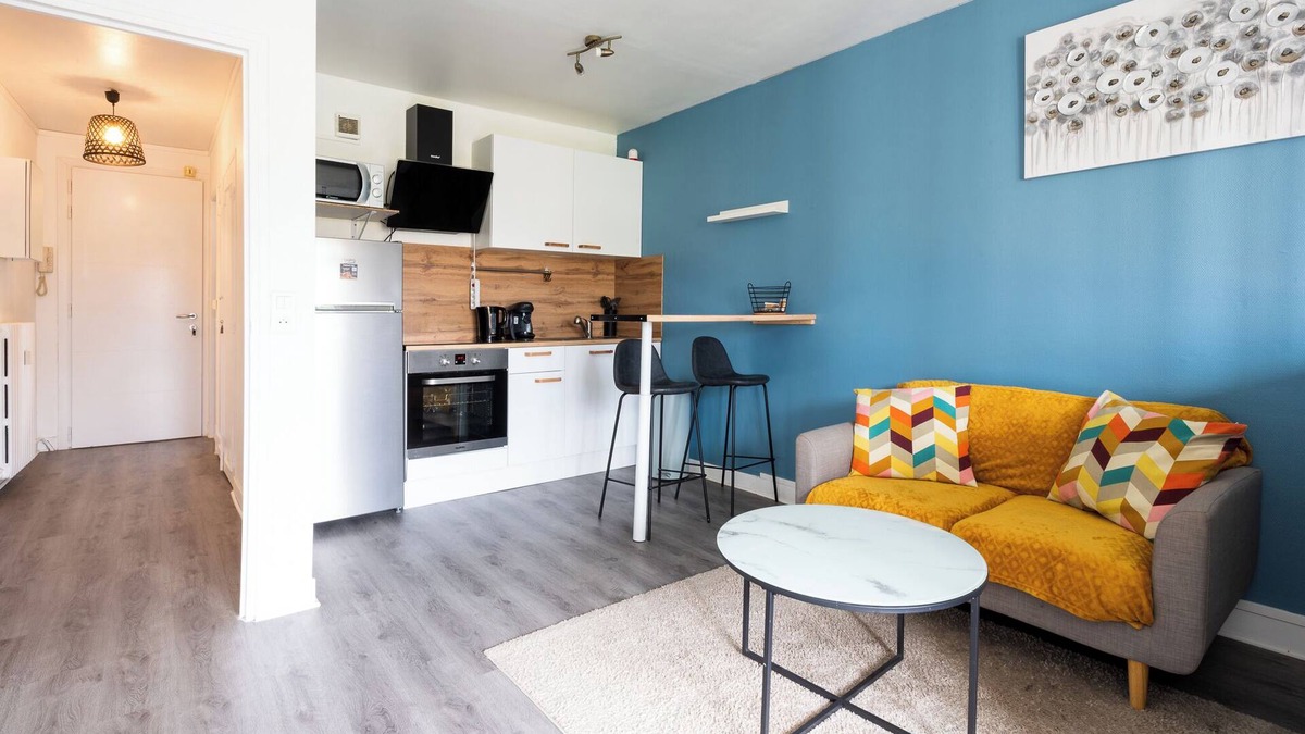 Evreux Apartment | Le studio epure du commandant
