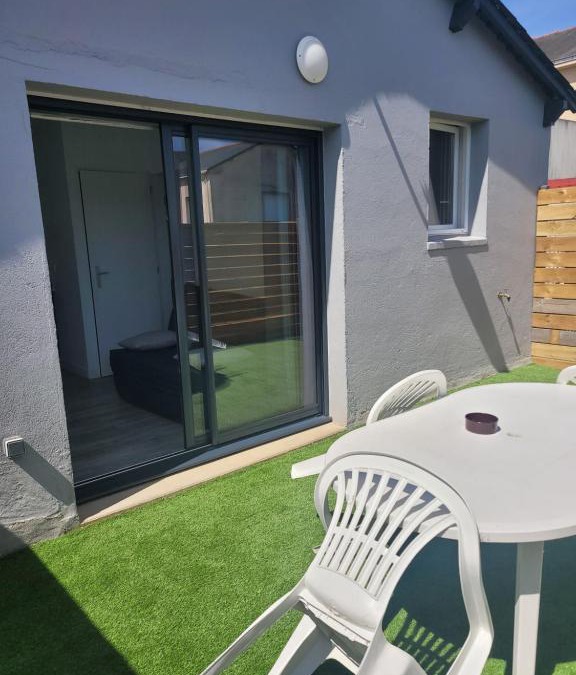 Saint-Pierre-Montlimart House | Le Studio