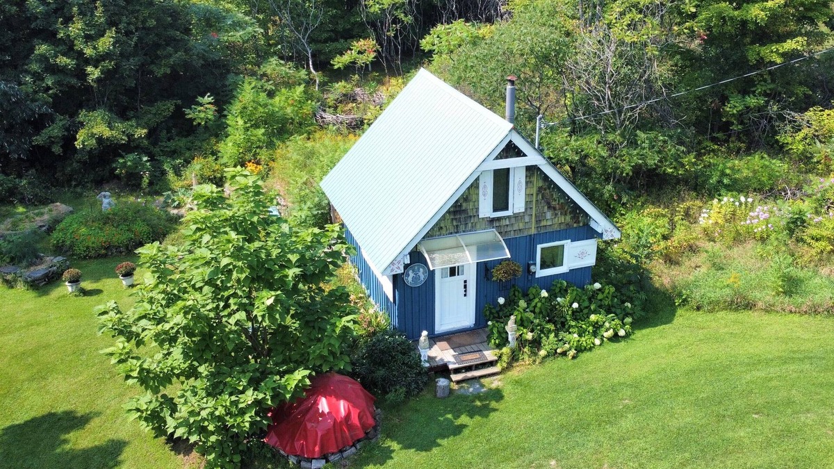 Tay Valley Cabin | Le Temps Perdu: 88 Acre Wilderness Park between Historic Westport and Perth