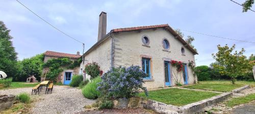 Pays de la Chataigneraie House | Le Terrier maison de campagne 250 m2 grande capacité 20 couchages, 4500m2 de terrain