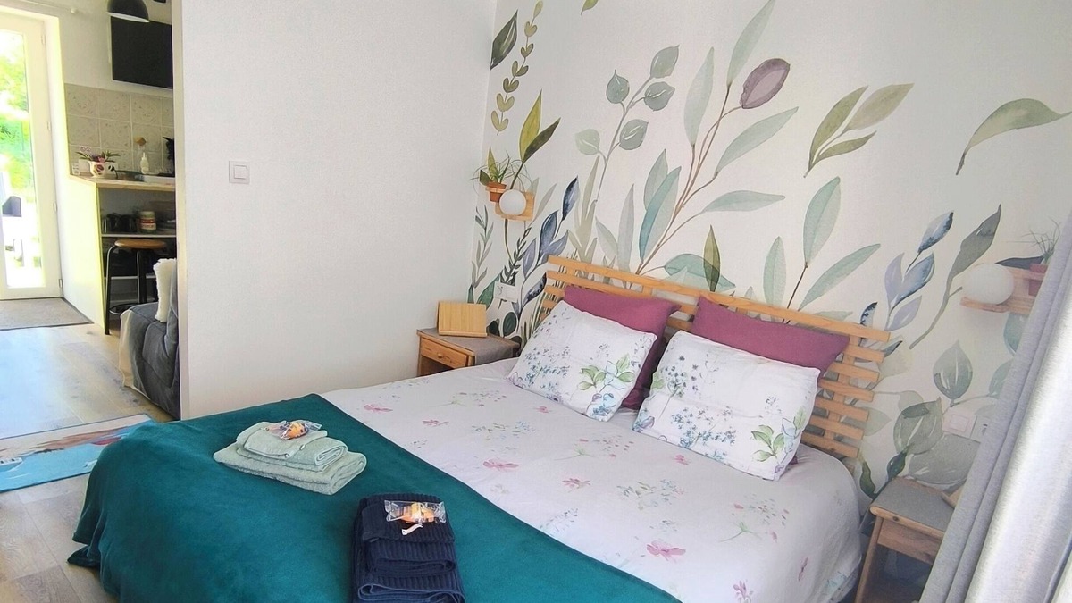 Allaire Bed & Breakfast | LE TIGÎTE B&B Self-contained suite: private entrance, breakfast, linen, living room, kitchenette