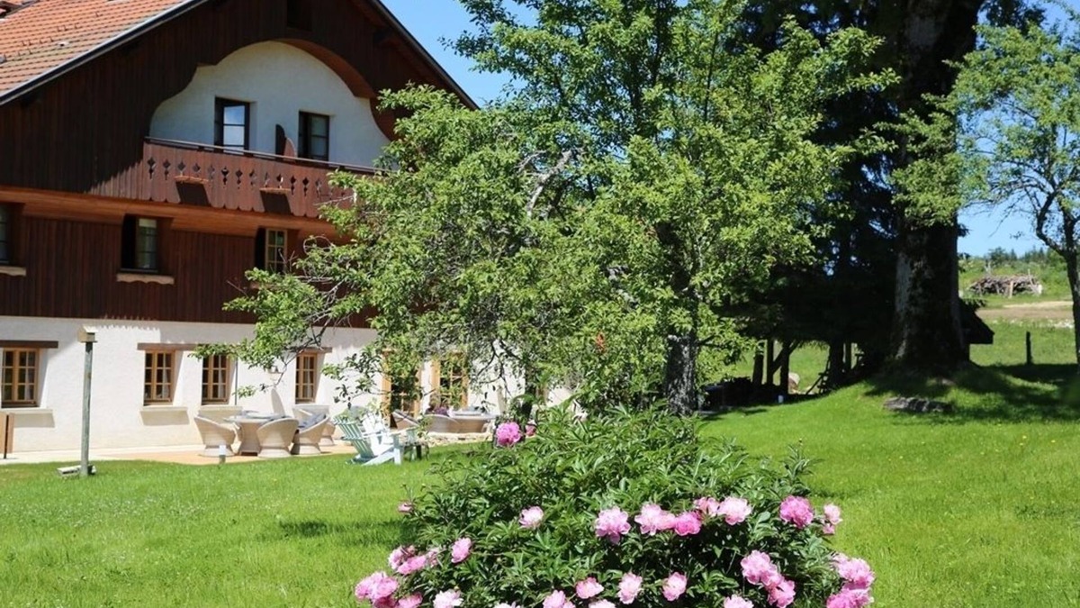 Verrieres-de-Joux Hotel | Le Tillau