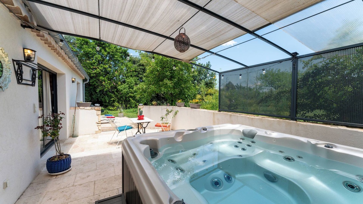 Saint-Paulet-de-Caisson House | Le Titibu: charming air-conditioned cottage with Spa, Garden, Netflix TV, BBQ, for 2 people