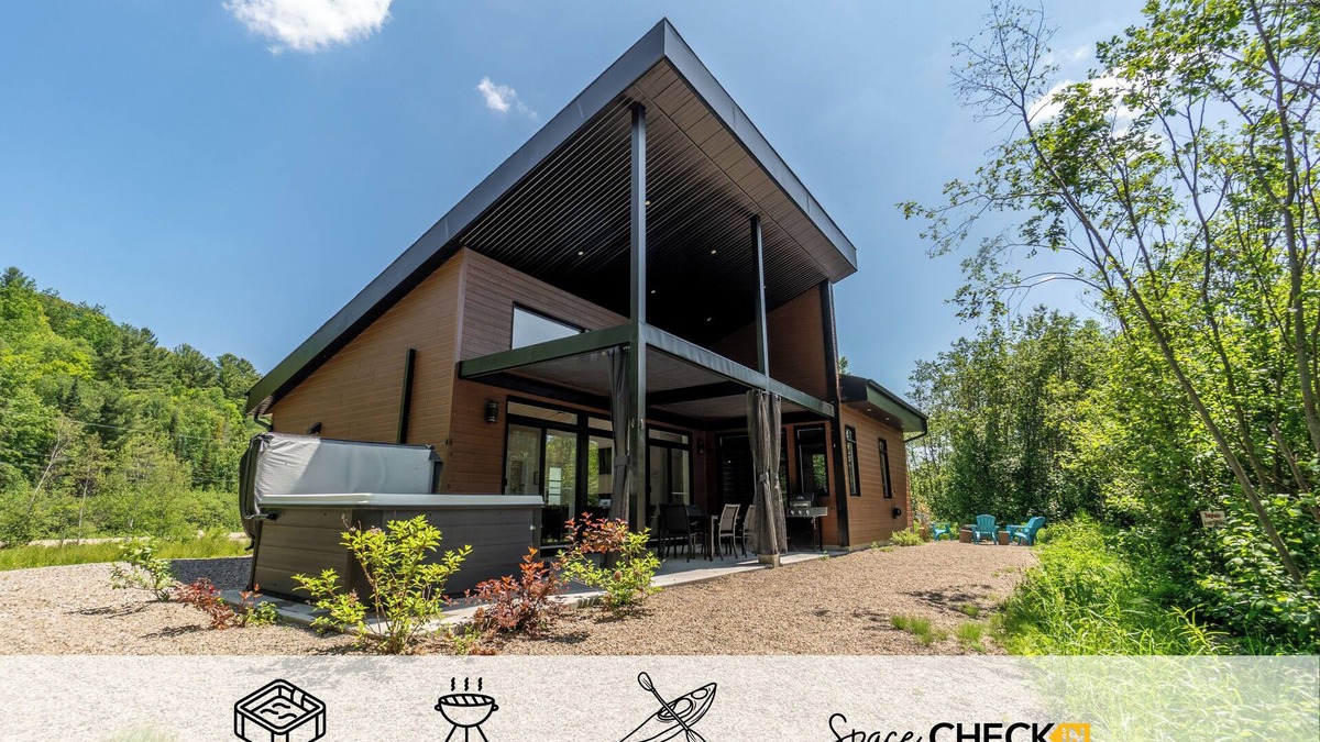 Saint-Alphonse-Rodriguez Ski Chalet | Le Toqué | Spa | Waterfront | Kayaks | Fireplace