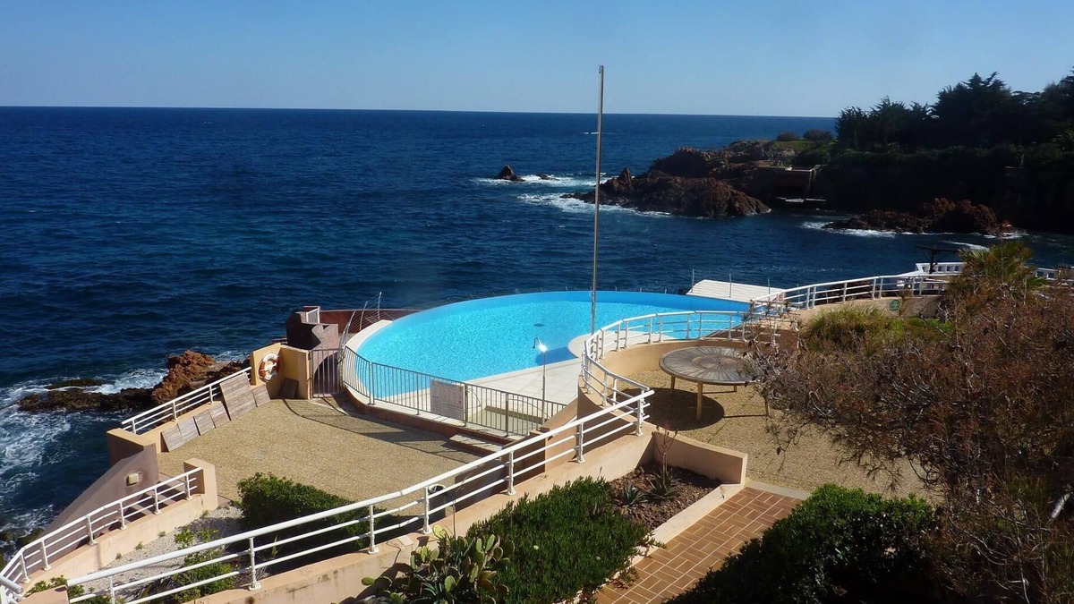 Le Trayas Apartment | Le Trayas apartment in waterfront residence, sea view,