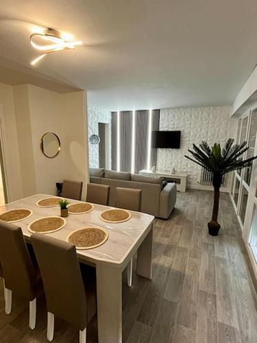 Saint-Dizier Apartment | Le Tropical Home