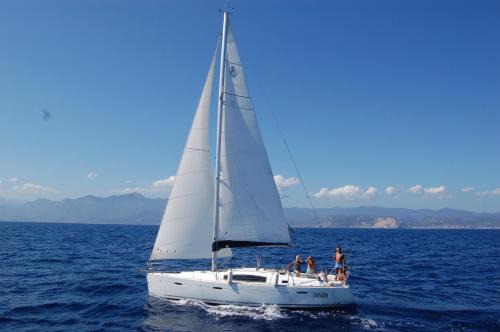 Pietra Ligure Boat Rental | Le Vele Residence Sailing Boat