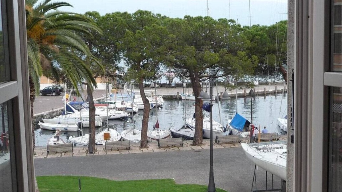 Bogliaco Apartment | Le Vele, Theater Home - in the centre of Bogliaco with marvellous lake view