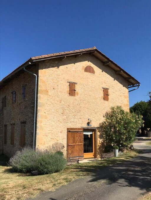 Le Buisson-de-Cadouin House | « Le Vieux Hangar » gîte à la ferme