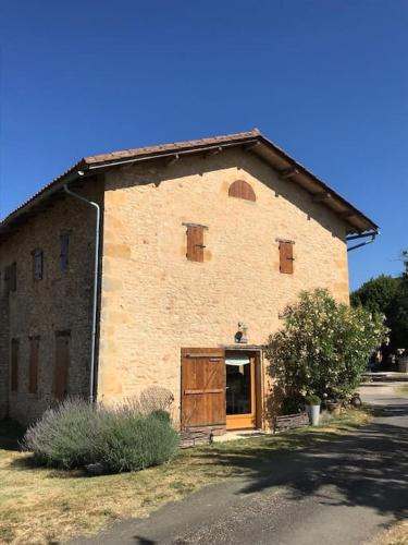 Le Buisson-de-Cadouin House | « Le Vieux Hangar » gîte à la ferme