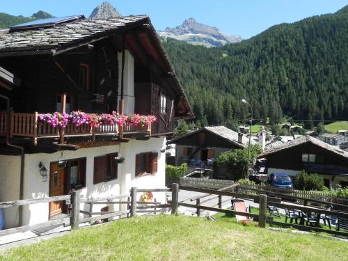 Champoluc House | Le Vieux Rascard Chambres d'Hotes