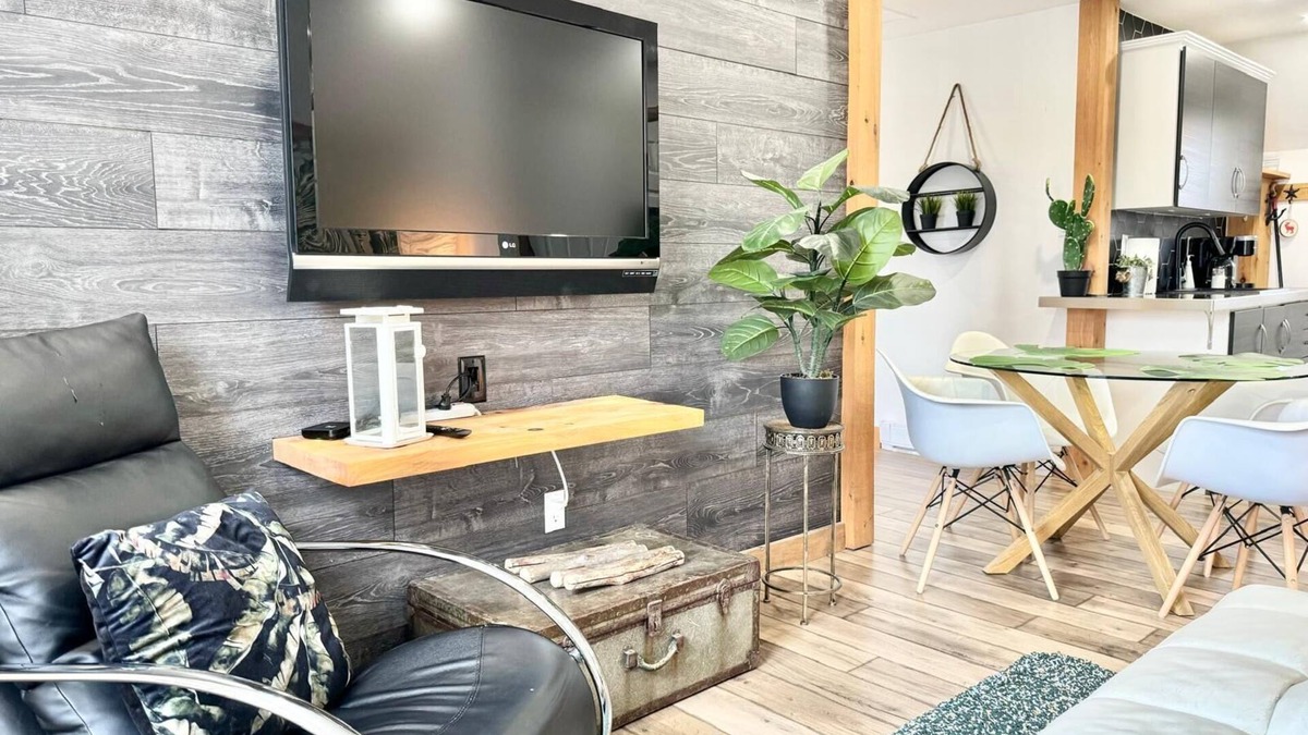 Boischatel Apartment | Le Wolfe 2 Bedrooms 2 min Falls Free Parking