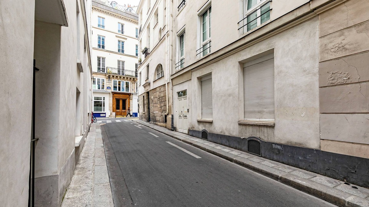 2nd Arrondissement Apartment | Le Zebbrre