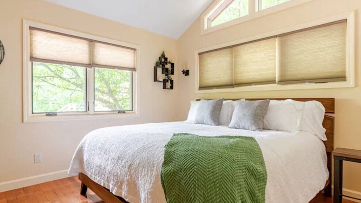 Marshall Cabin | Leaf Change Special Crows Nest Treehouse Near Asheville Pet Friendly