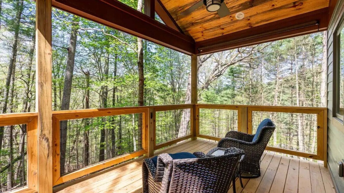 Marshall Cabin | Leaf Change Special Oak Treehouse Near Asheville - Pet Friendly