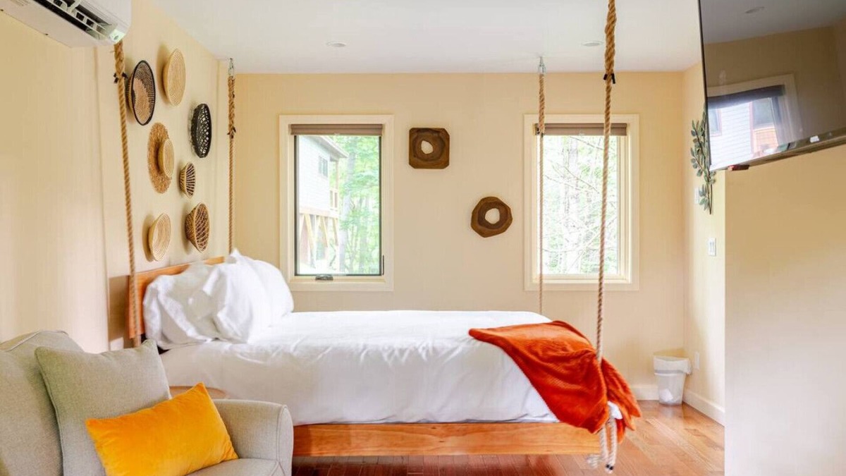 Marshall Cabin | Leaf Change Special Poplar Treehouse Near Asheville - Pet Friendly