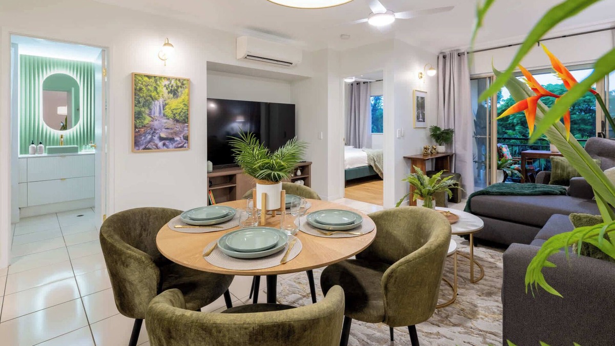 Westcourt Apartment | Leaf & Luxe - 9 Pools, BBQ & Gym