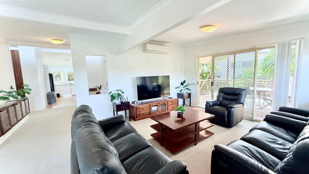 Ferny Hills House | Leafy peaceful 3 bedroom family friendly home for serene escape