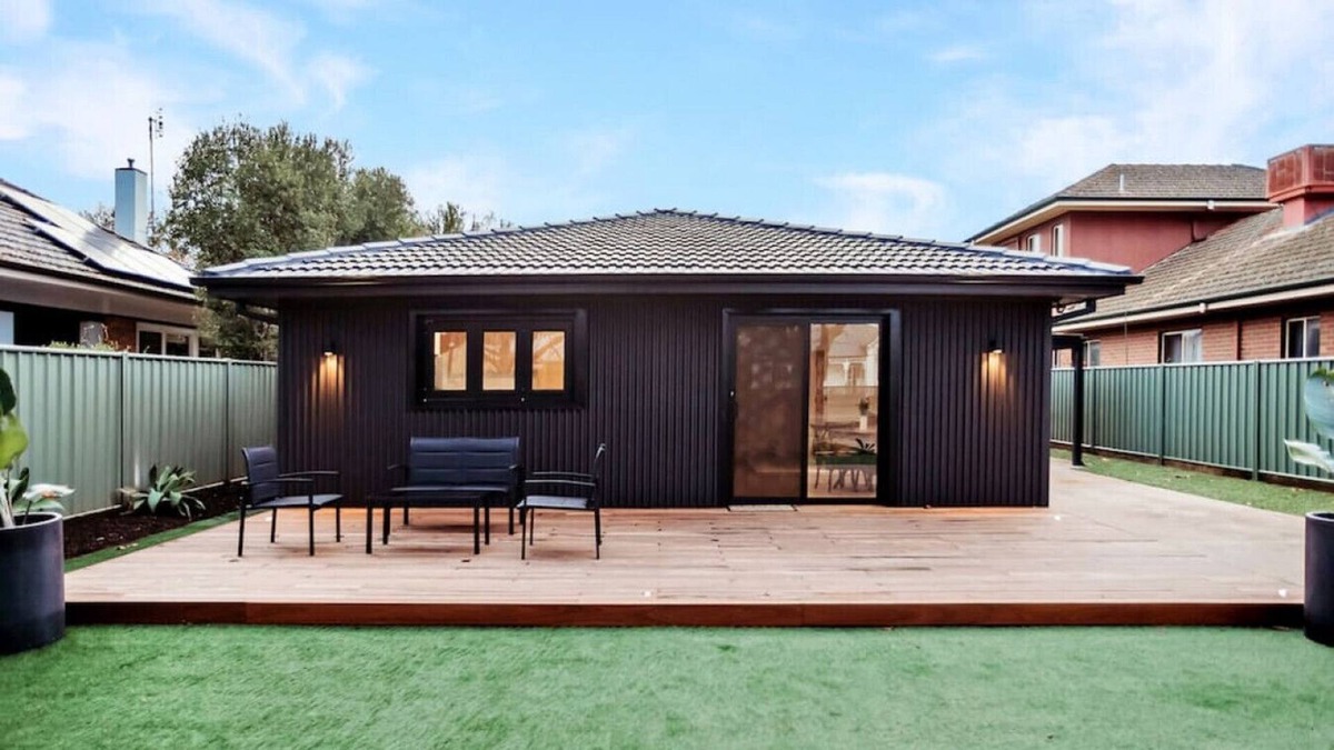 Benalla West House | Leafy Retreat - Benalla