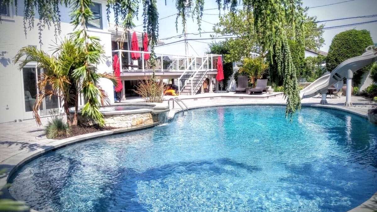 Lido Beach House | Leamington Oasis