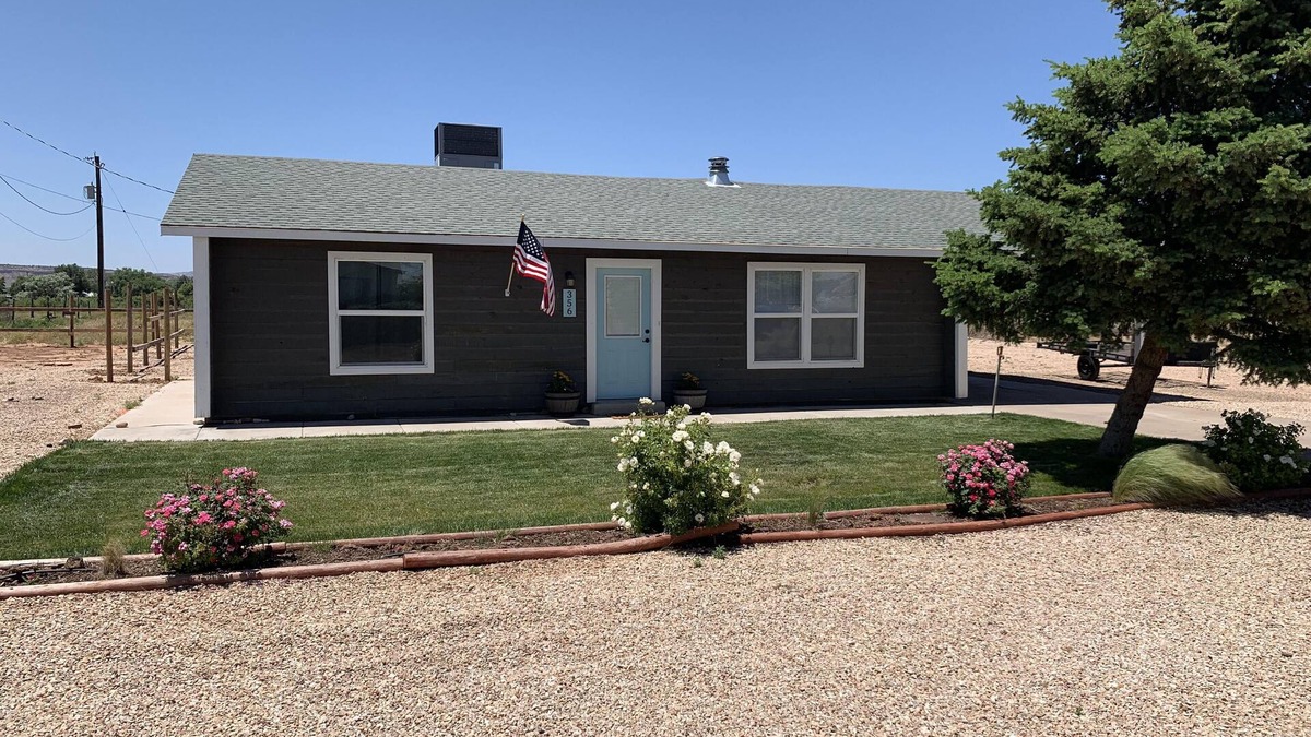 Fredonia House | Leaning Pine Cottage - Close to Zion, Bryce, and Lake Powell!
