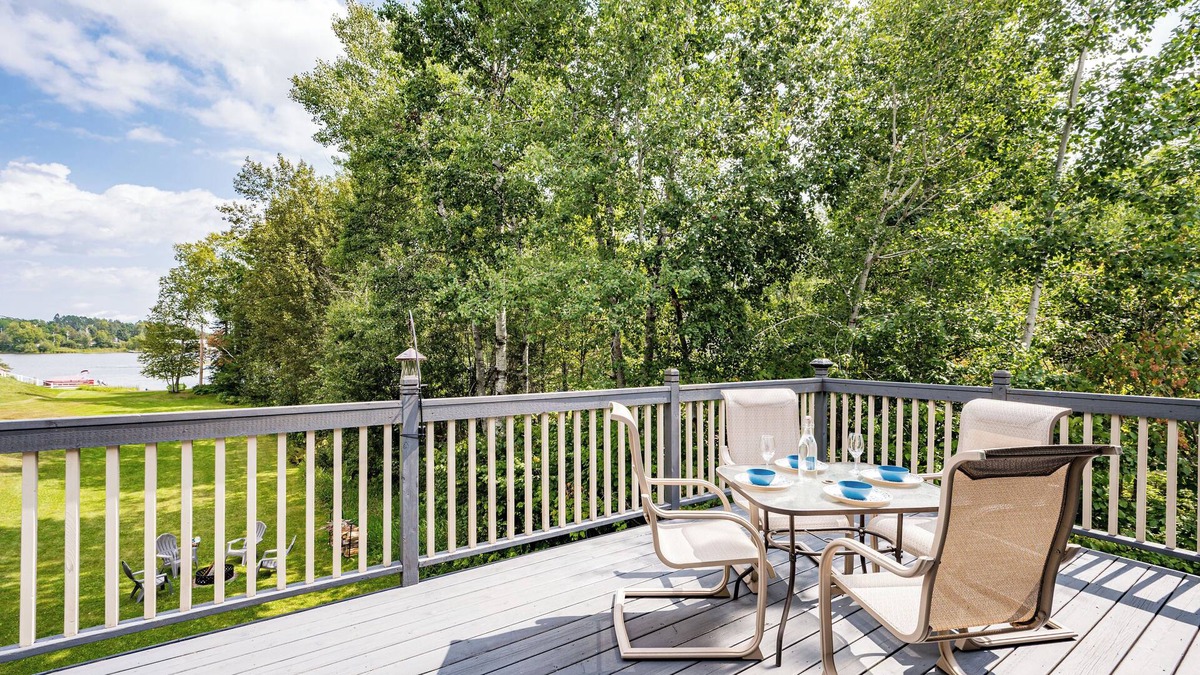 Duluth House | Leave it all behind when you stay in this charming Lakefront home on Fish Lake.