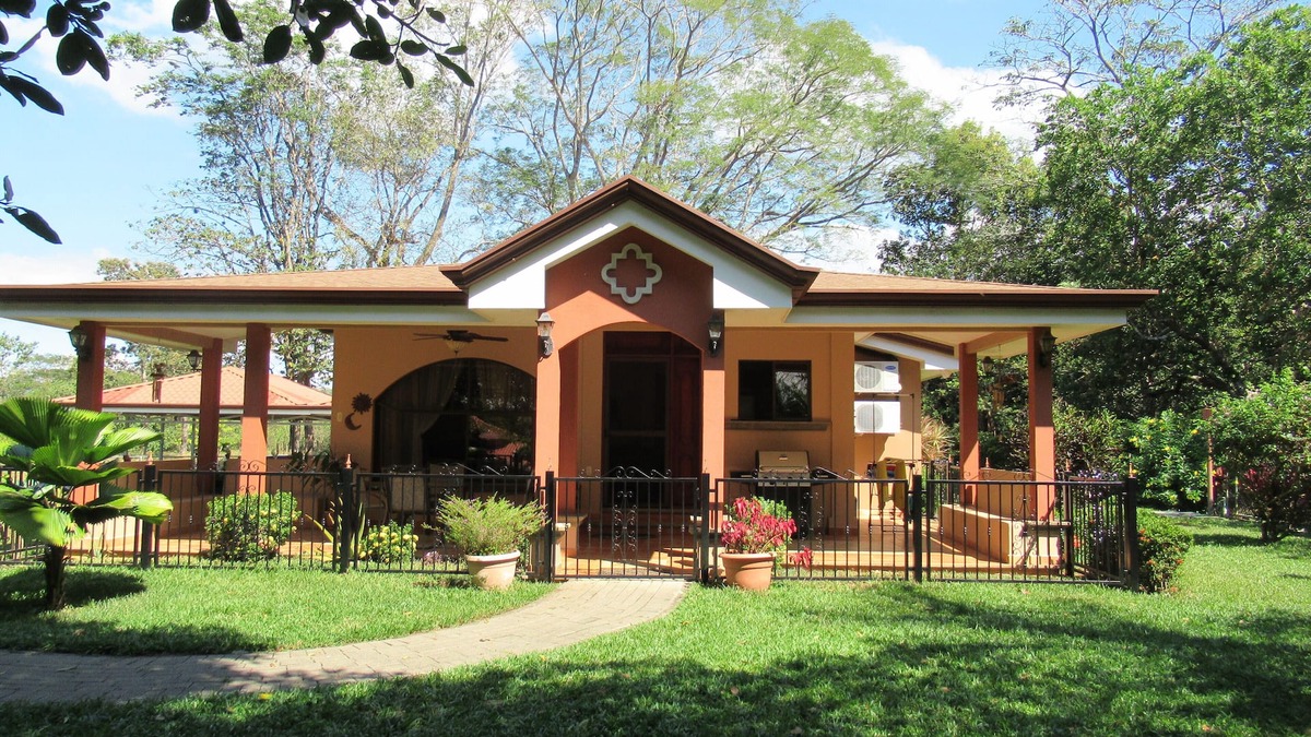 San Mateo House | Leave the Cold behind, Winter in the Safe Quiet Paradise of Costa Rica