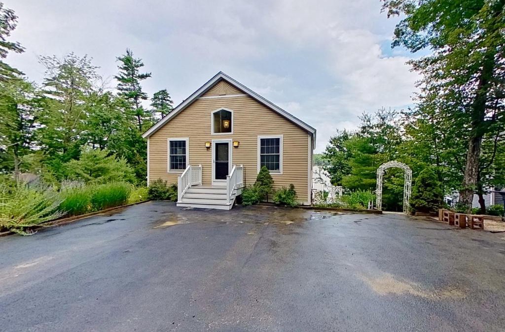Moultonborough House | Leaward Shores Guesthouse