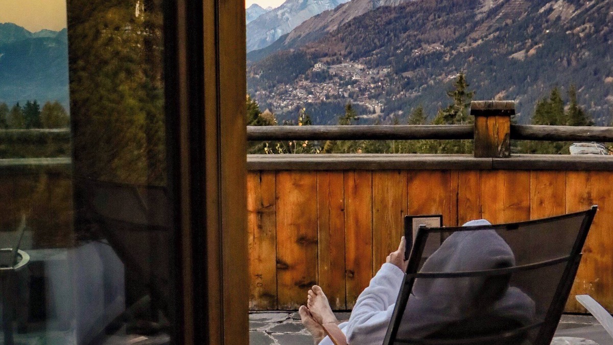 Lens Hotel | LeCrans Hotel & Spa