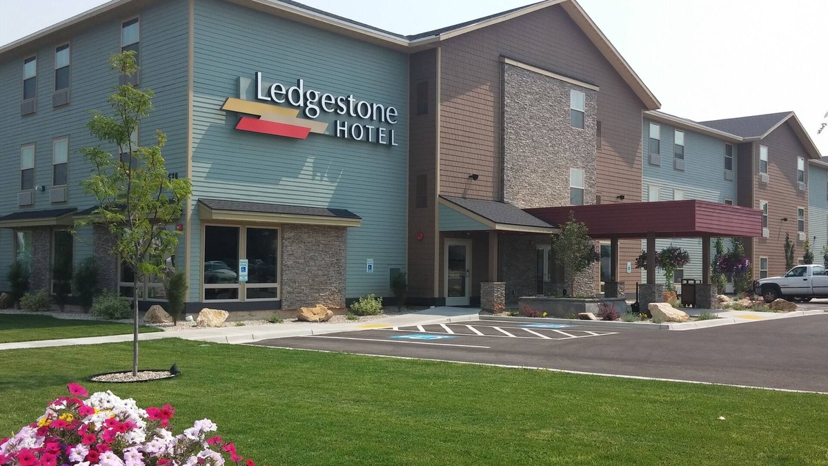 Vernal Hotel | Ledgestone Suites Hotel Vernal
